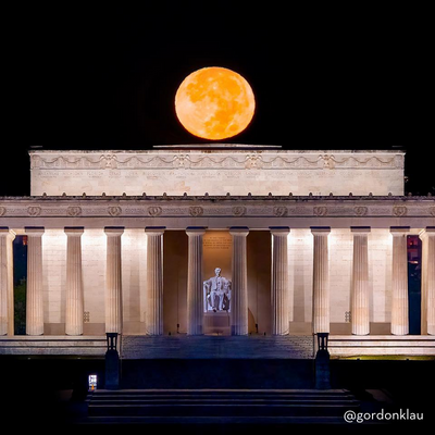 Full moon over the Lincoln Memorial  